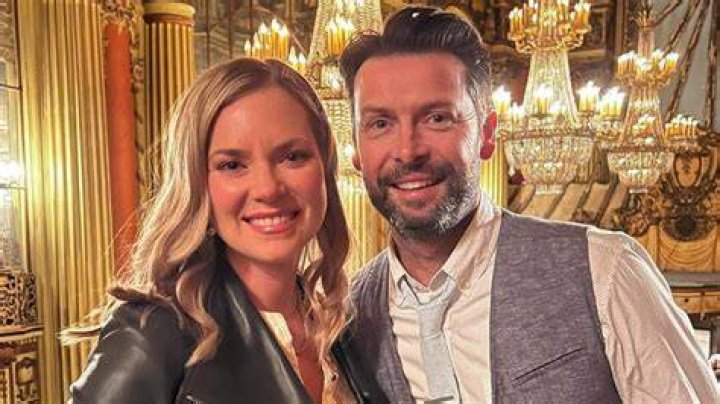 Cindy Busby and Husband Chris Boyd Got Married In A Beautiful Rustic Wedding Venue