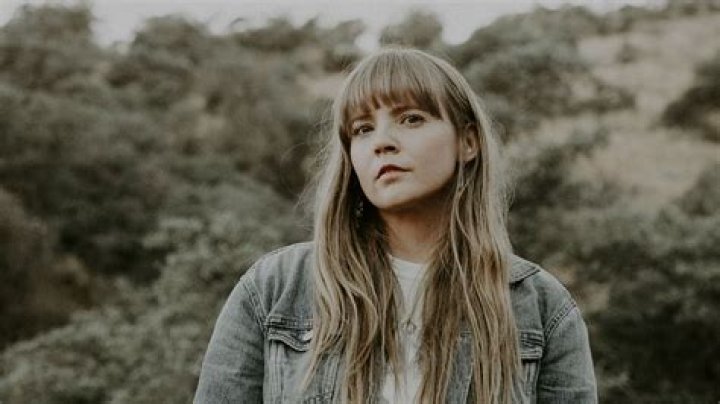 
Courtney Marie Andrews Partner and Net Worth, Meet The “Loose Future” Singer 