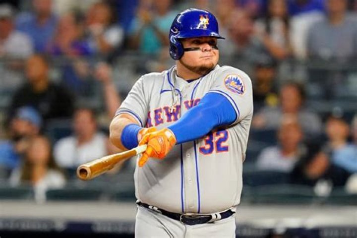 Daniel Vogelbach Weight Loss, How Much Does He Weigh Now?
