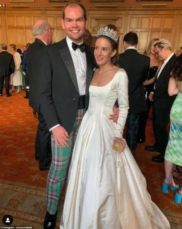 
Harriet Clapham, Lord Dalmeny Wife Age, Instagram Photos And Net Worth 