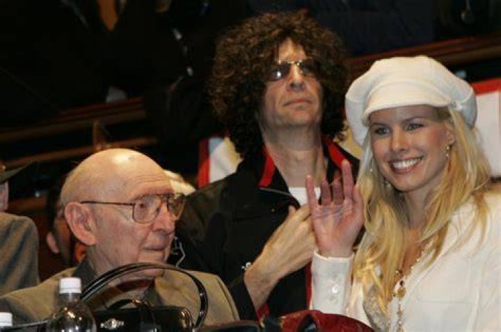 
Howard Stern’s father, Ben Stern, dies at 99 