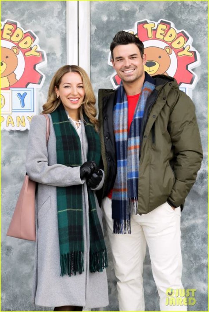 Is Vanessa Lengies Married? Look At The ‘Christmas In Toyland’ Actress’ Love Life