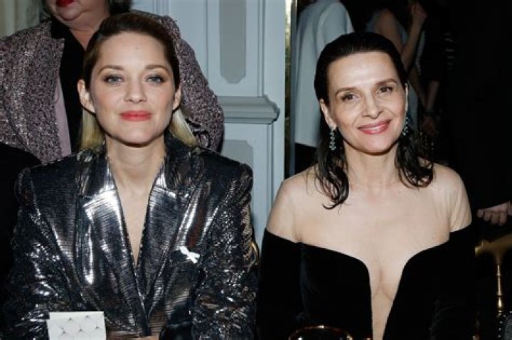 
Marion Cotillard and Juliette Binoche Cut Their Hair in Support of Iranian Civil Rights Protesters 