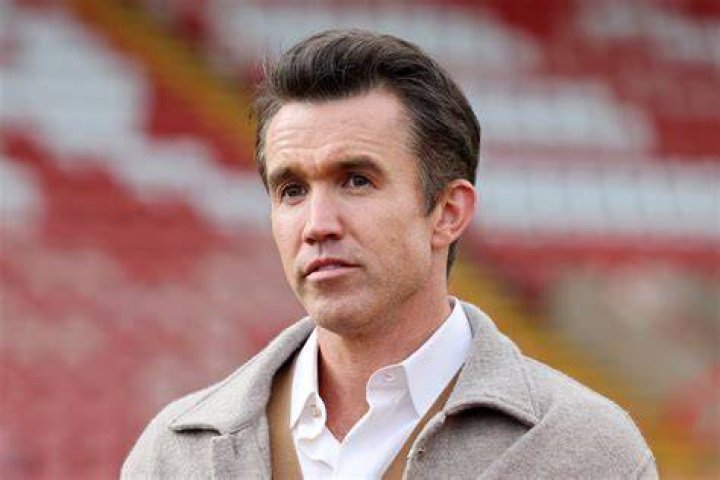 
Rob McElhenney Celebrates Wrexham Co-Owner Ryan Reynolds’ Birthday with ‘Hideous’ Blimp of His Face 