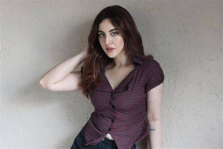 
Samreen Kaur Height, Weight, Net Worth, Age, Wiki, Who, Instagram, Biography 