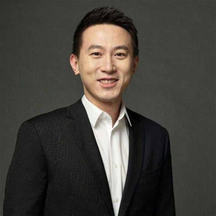 Shou Zi Chew Height, Weight, Net Worth, Age, Birthday, Wikipedia, Who, Nationality, Biography