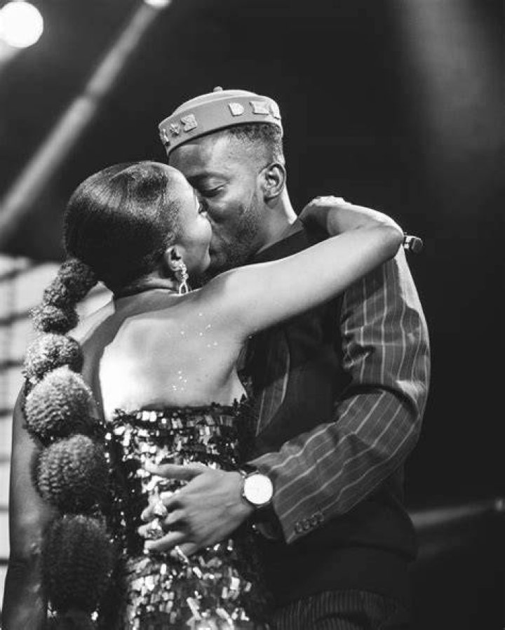 
Singer Simi’s Husband, Adekunle Gold Reacts As His Wife Shares Photos Of Her Outfit On Stage 