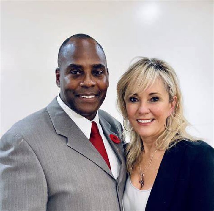 
Willard Reaves New Wife Lise Baker Reaves Is A Nurse In Manitoba 